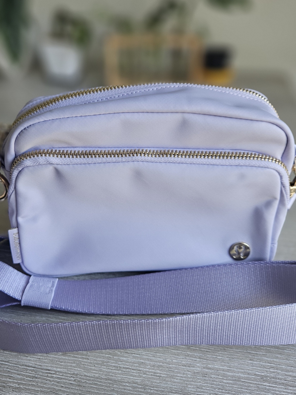Lululemon Everywhere Crossbody 2L - Picture 1 of 4
